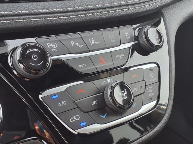 new 2025 Chrysler Pacifica car, priced at $40,031