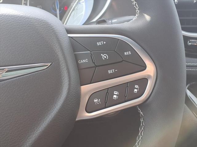 new 2025 Chrysler Pacifica car, priced at $40,031
