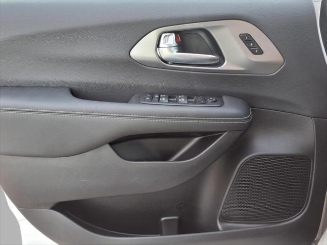 new 2025 Chrysler Pacifica car, priced at $40,031