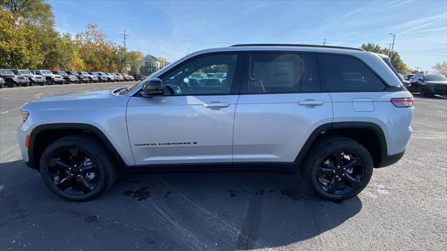 new 2025 Jeep Grand Cherokee car, priced at $48,705