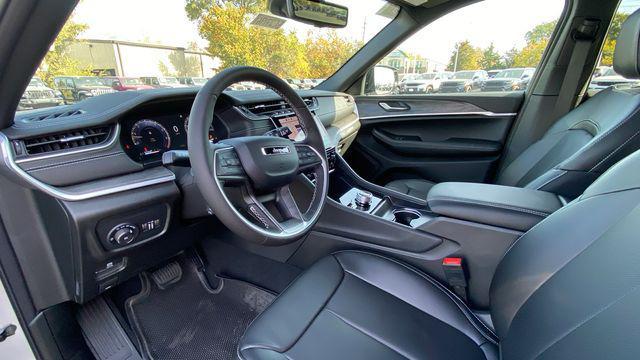 new 2025 Jeep Grand Cherokee car, priced at $52,955