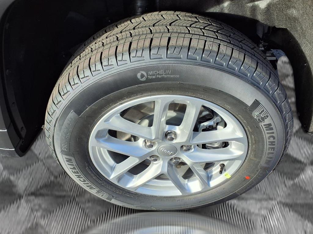 new 2025 Jeep Grand Cherokee L car, priced at $38,359