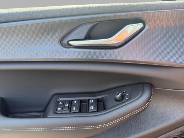 new 2025 Jeep Grand Cherokee car, priced at $40,559