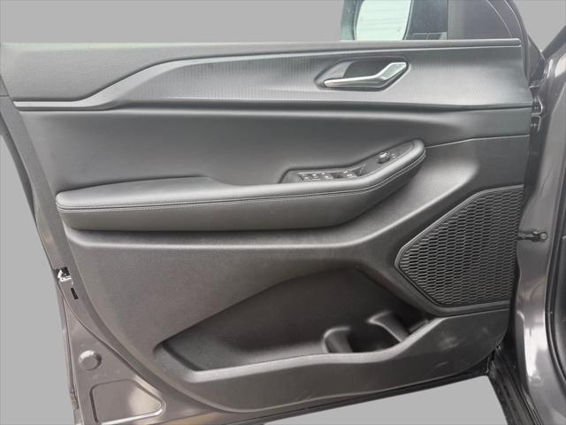 new 2025 Jeep Grand Cherokee car, priced at $37,571