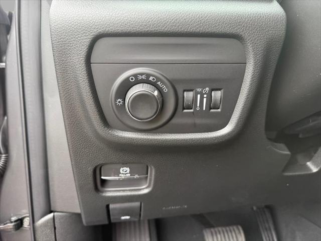 new 2025 Jeep Grand Cherokee car, priced at $37,571