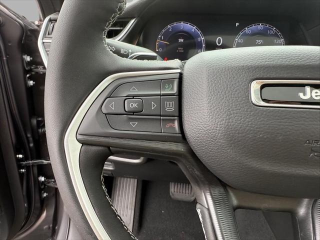new 2025 Jeep Grand Cherokee car, priced at $37,571