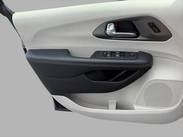 used 2023 Chrysler Pacifica car, priced at $23,185