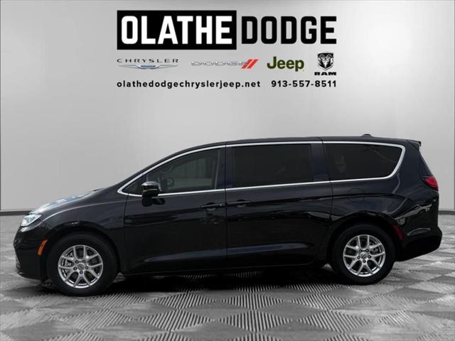 used 2023 Chrysler Pacifica car, priced at $23,185
