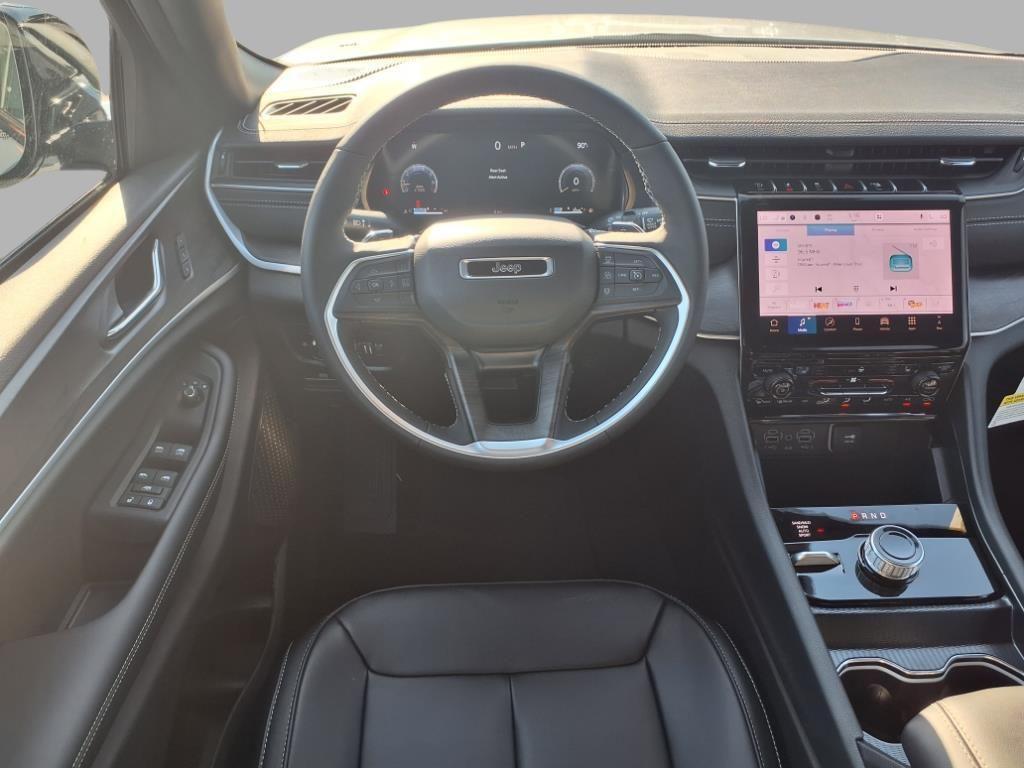 new 2025 Jeep Grand Cherokee car, priced at $39,988