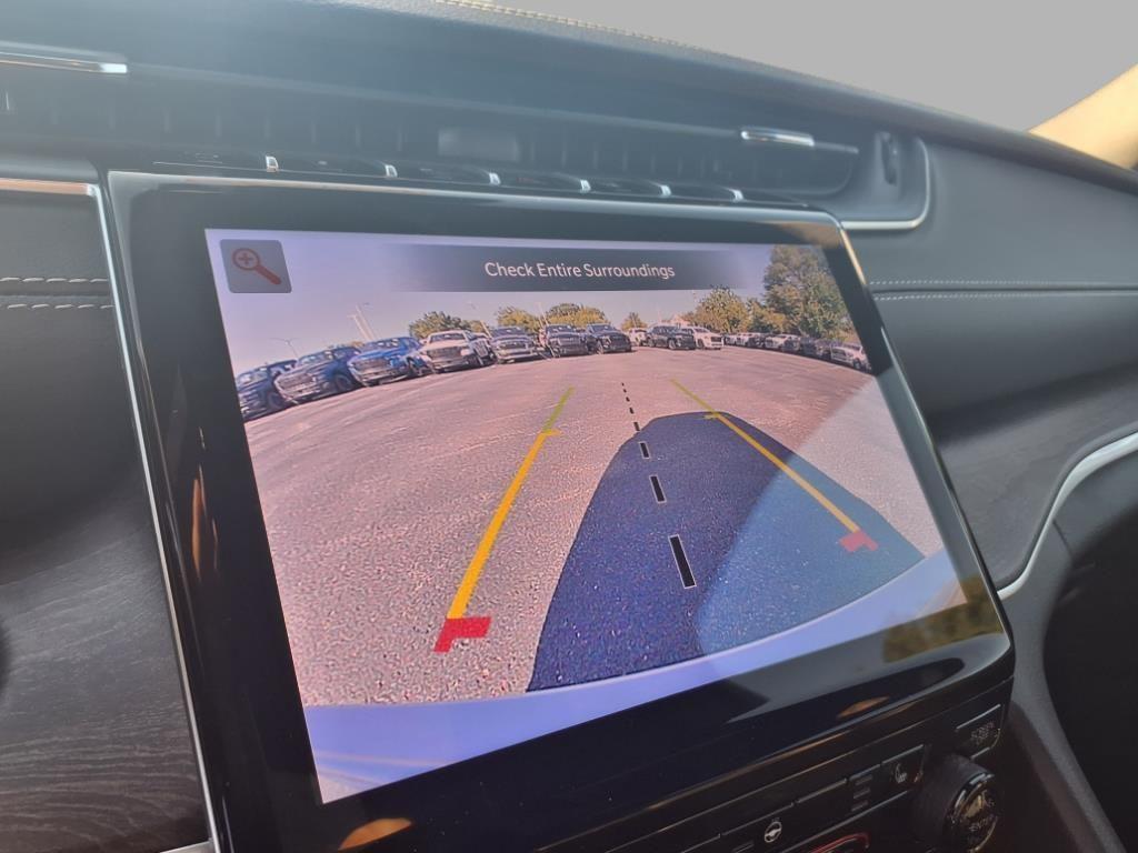 new 2025 Jeep Grand Cherokee car, priced at $39,988