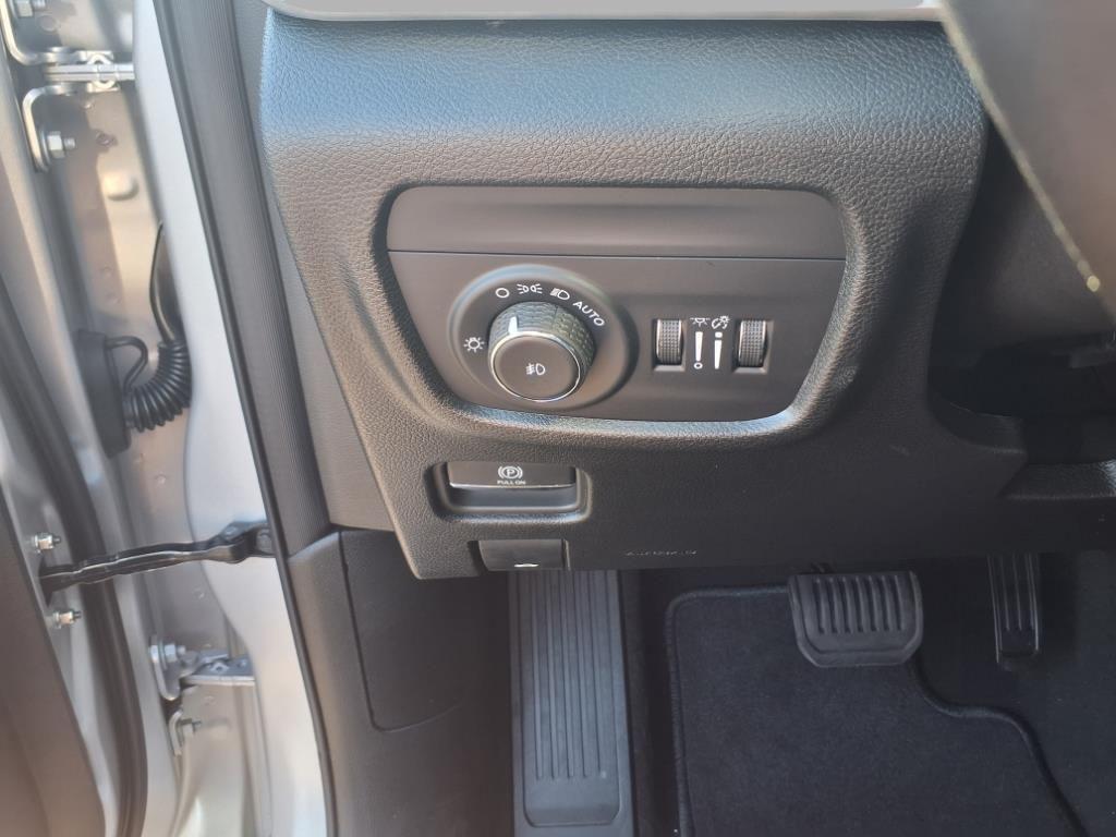 new 2025 Jeep Grand Cherokee car, priced at $39,988