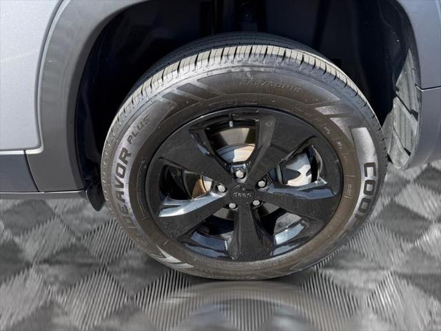 used 2020 Jeep Cherokee car, priced at $18,995