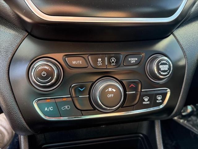 used 2020 Jeep Cherokee car, priced at $18,995