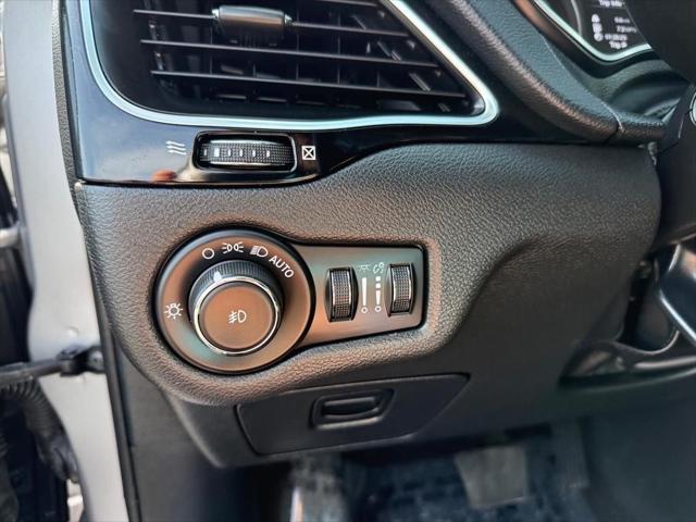 used 2020 Jeep Cherokee car, priced at $18,995