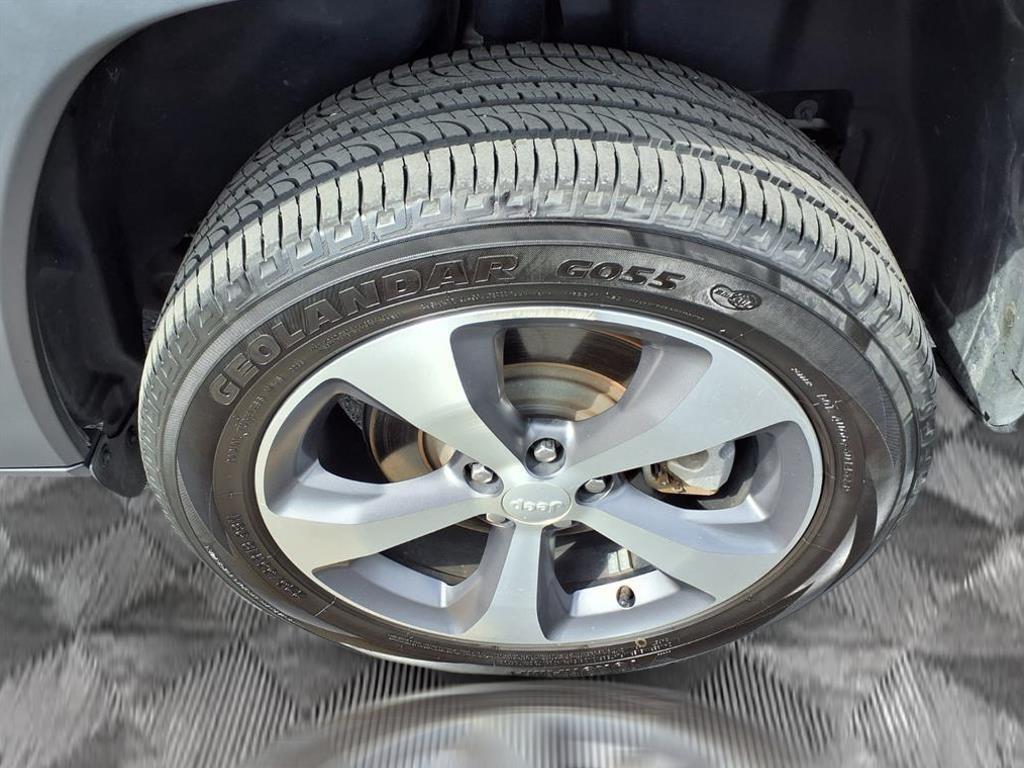 used 2021 Jeep Cherokee car, priced at $19,955