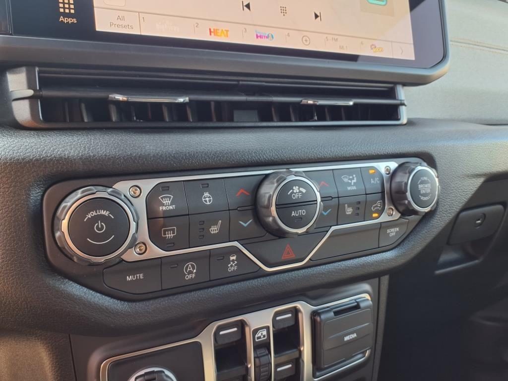 new 2025 Jeep Wrangler car, priced at $46,509