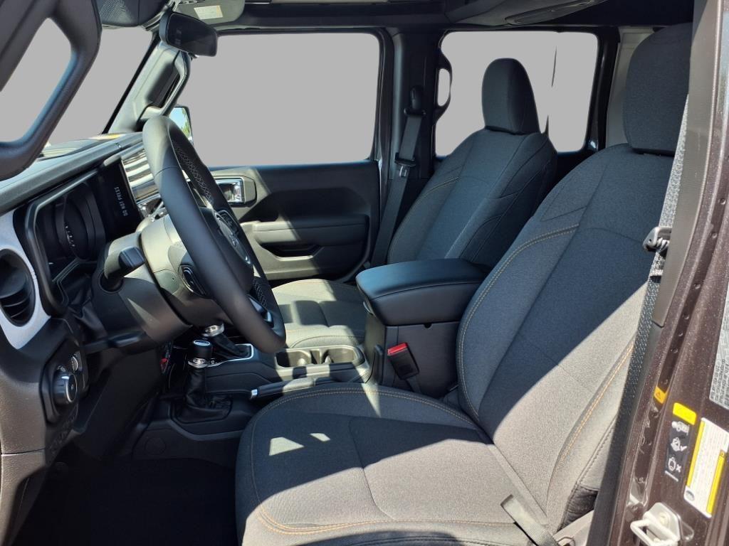 new 2025 Jeep Wrangler car, priced at $46,509