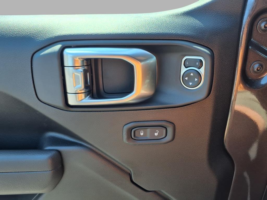 new 2025 Jeep Wrangler car, priced at $46,509