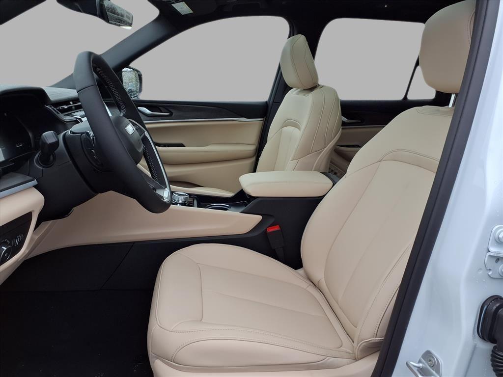 new 2025 Jeep Grand Cherokee car, priced at $47,838