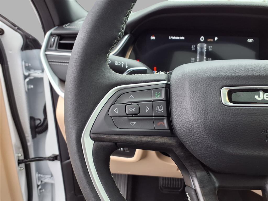 new 2025 Jeep Grand Cherokee car, priced at $47,838