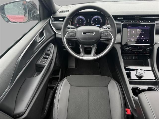 new 2025 Jeep Grand Cherokee car, priced at $37,900