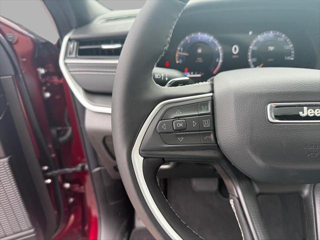 new 2025 Jeep Grand Cherokee car, priced at $37,900