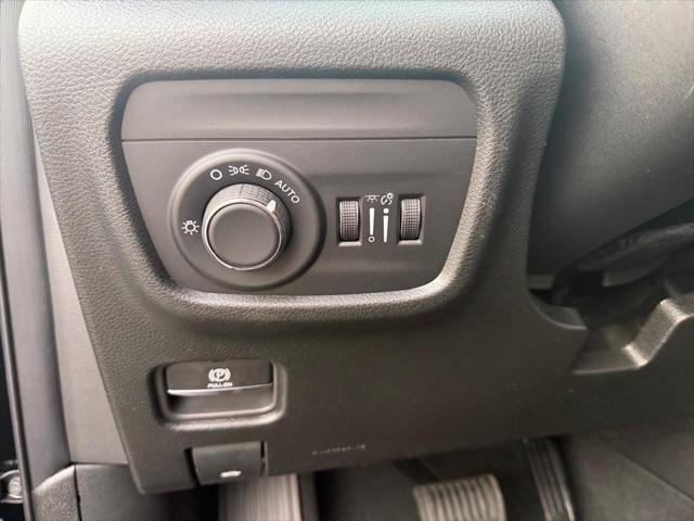 new 2025 Jeep Grand Cherokee car, priced at $40,400