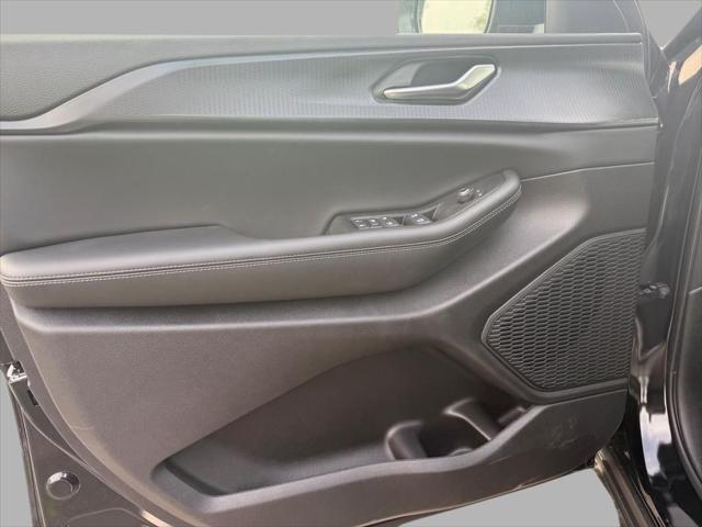 new 2025 Jeep Grand Cherokee car, priced at $40,400