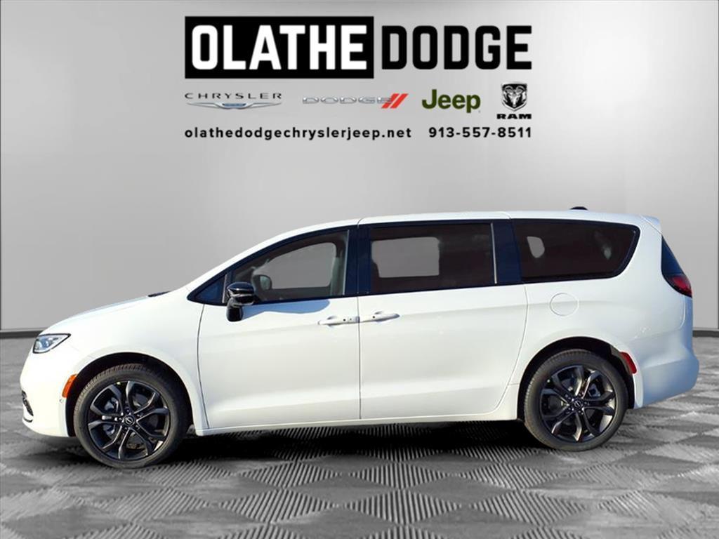 new 2026 Chrysler Pacifica car, priced at $50,785