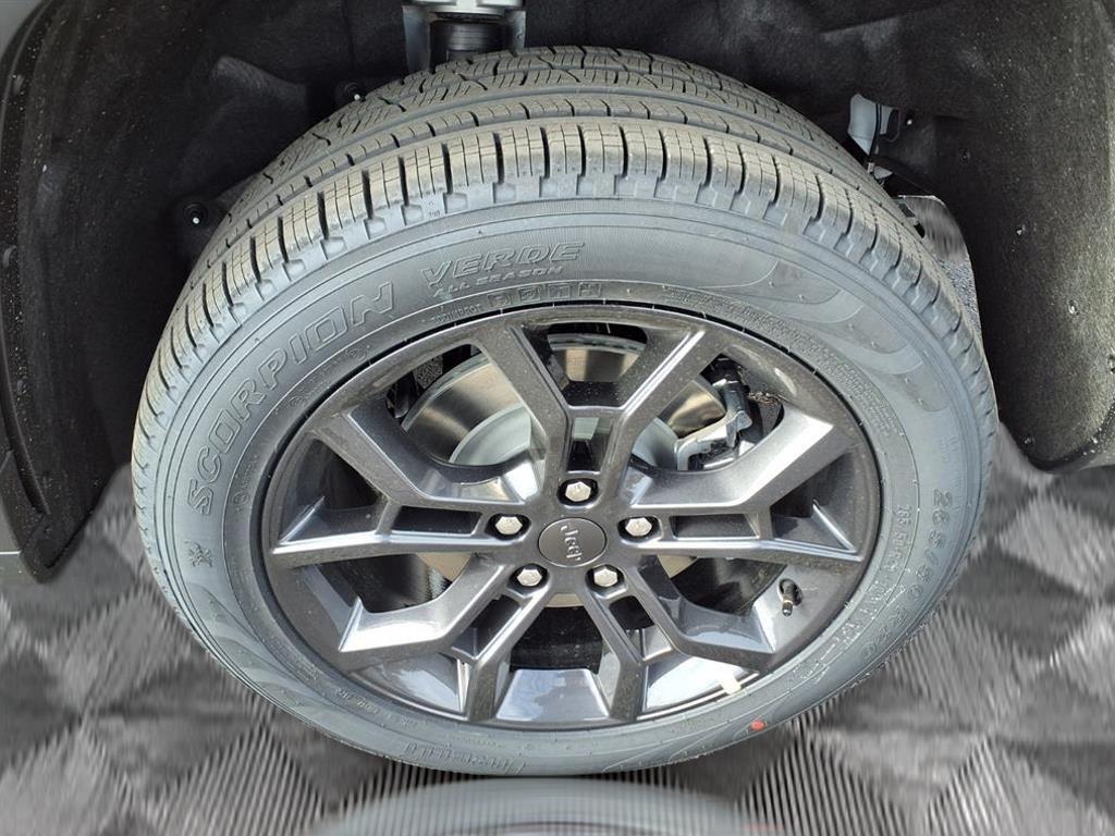 new 2025 Jeep Grand Cherokee L car, priced at $49,492