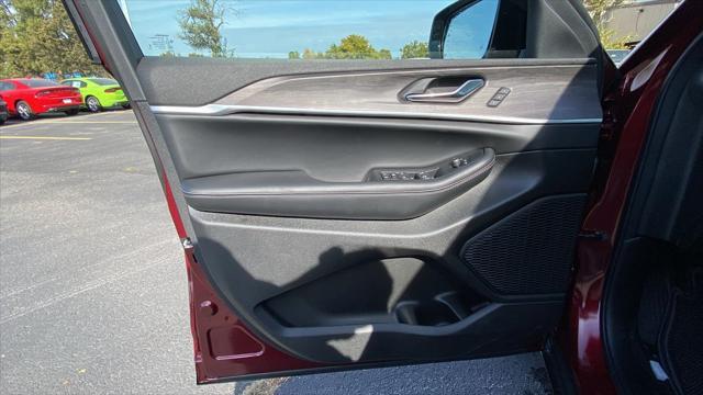 new 2025 Jeep Grand Cherokee car, priced at $51,955