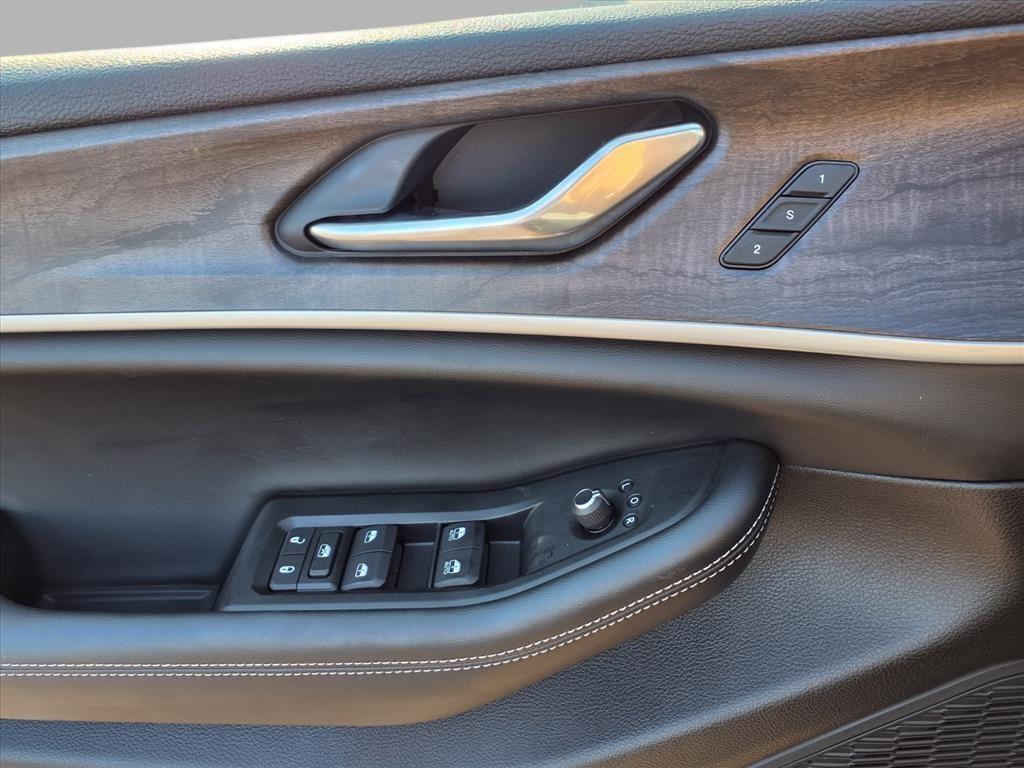 new 2025 Jeep Grand Cherokee L car, priced at $49,028