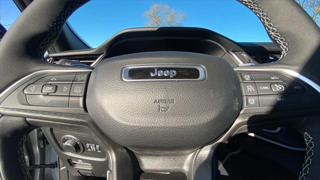 new 2025 Jeep Grand Cherokee car, priced at $38,995