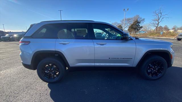 new 2025 Jeep Grand Cherokee car, priced at $38,995