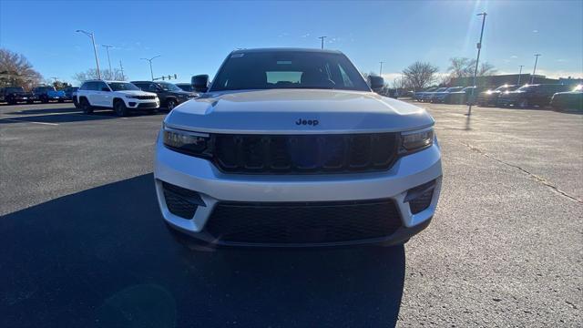 new 2025 Jeep Grand Cherokee car, priced at $38,995