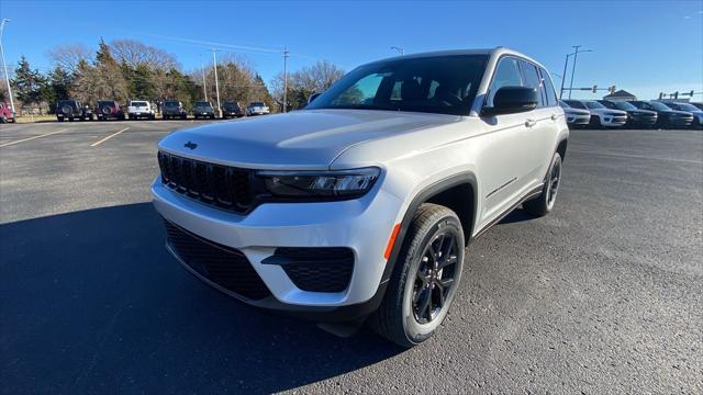 new 2025 Jeep Grand Cherokee car, priced at $38,995