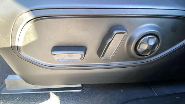 new 2025 Jeep Grand Cherokee car, priced at $38,995