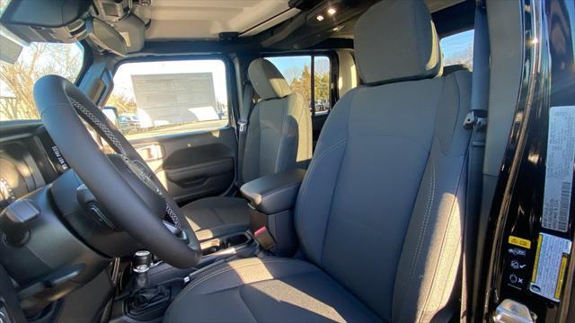 new 2025 Jeep Gladiator car, priced at $48,175