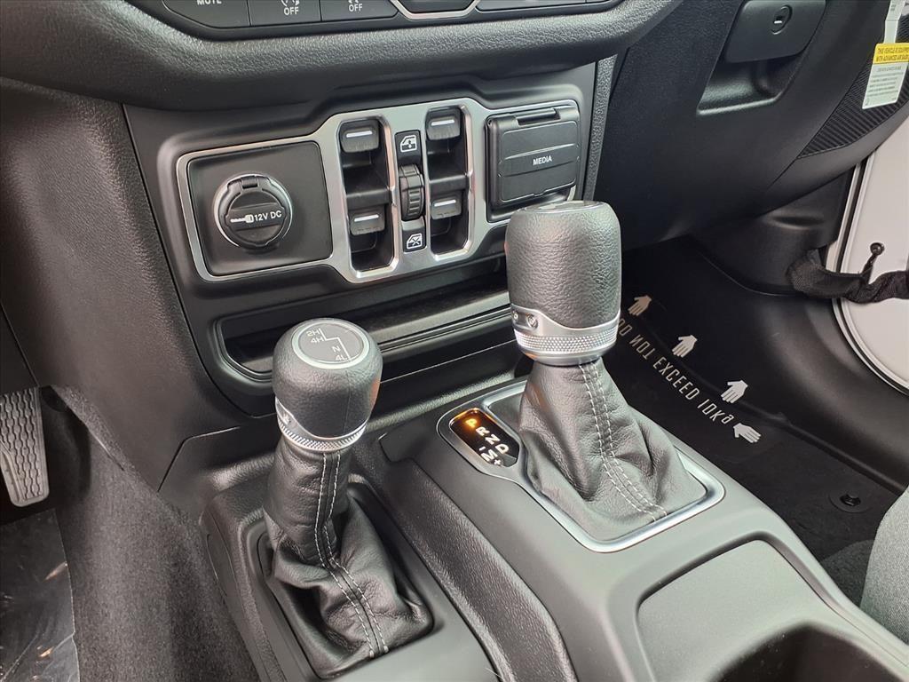new 2025 Jeep Wrangler car, priced at $36,117