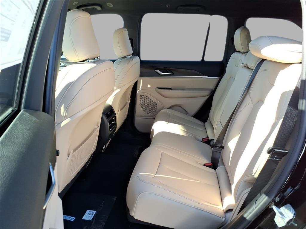 new 2025 Jeep Grand Cherokee car, priced at $45,759