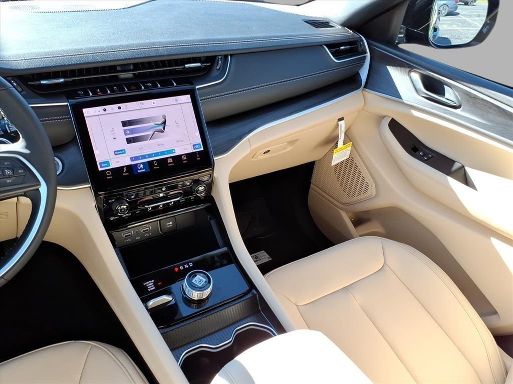 new 2025 Jeep Grand Cherokee car, priced at $45,759