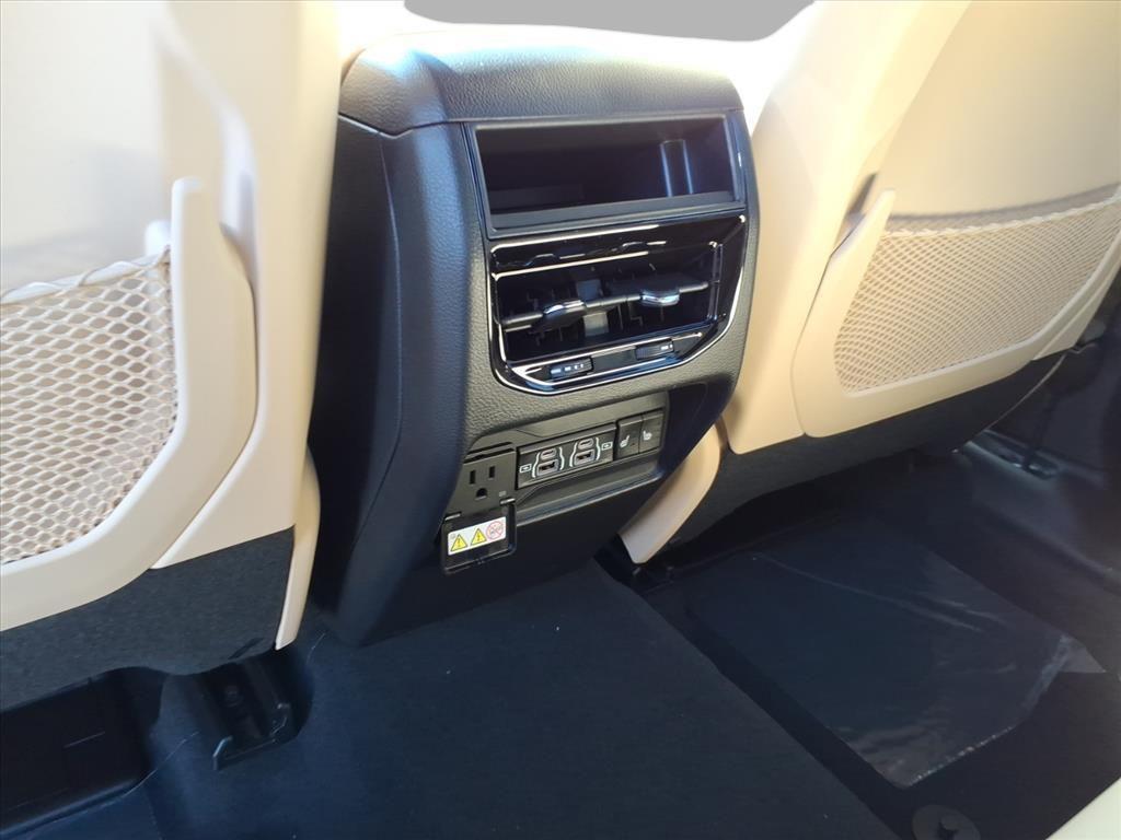 new 2025 Jeep Grand Cherokee car, priced at $45,759