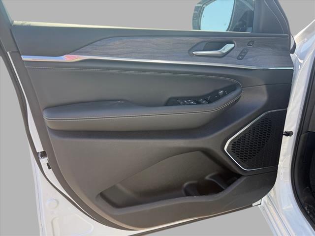 new 2025 Jeep Grand Cherokee car, priced at $56,734