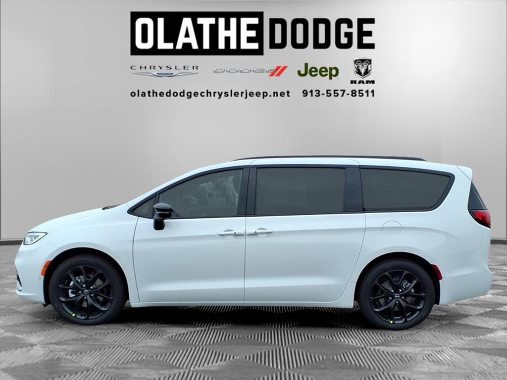 new 2026 Chrysler Pacifica car, priced at $43,194