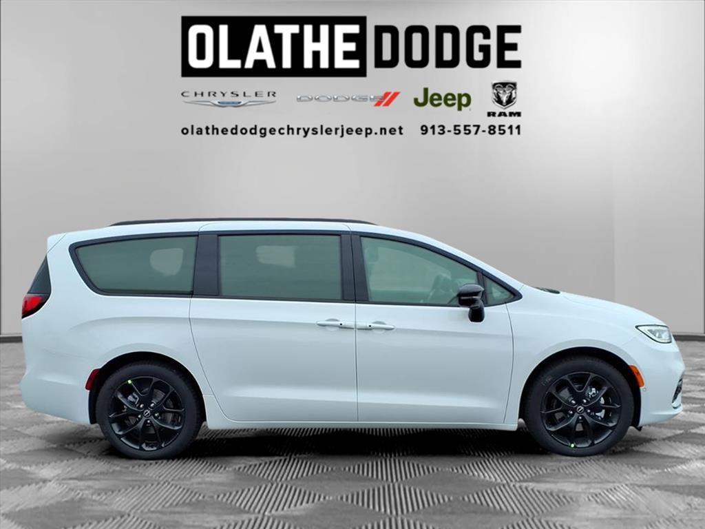 new 2026 Chrysler Pacifica car, priced at $43,194