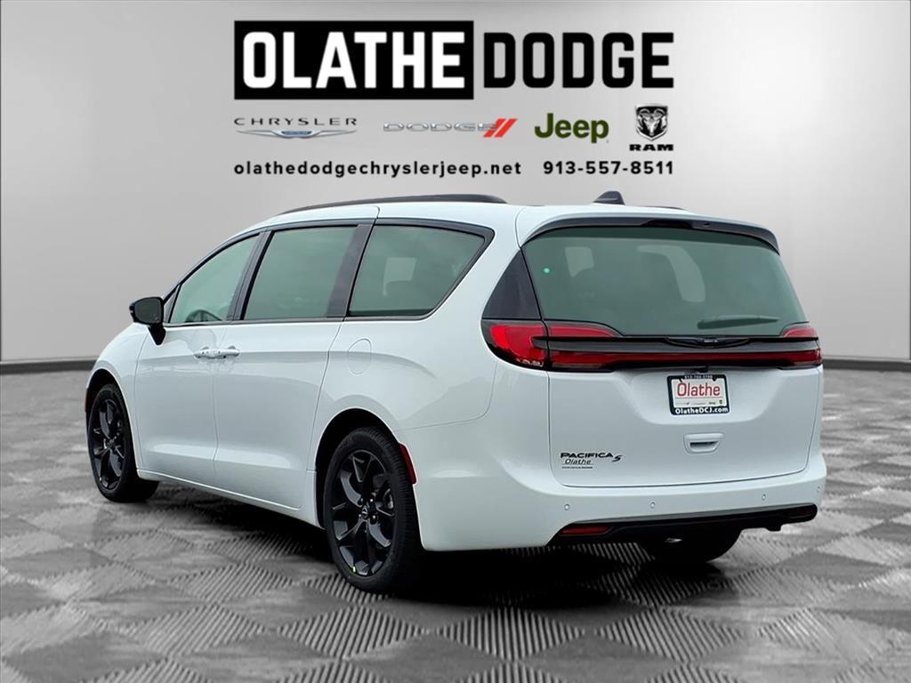 new 2026 Chrysler Pacifica car, priced at $43,194