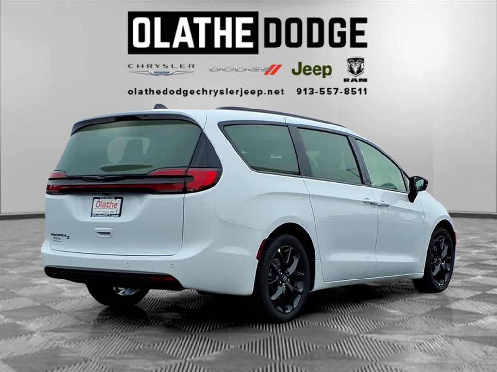 new 2026 Chrysler Pacifica car, priced at $43,194