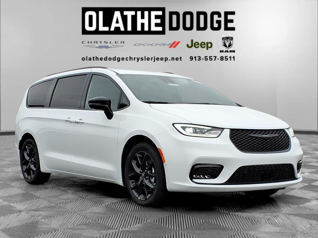 new 2026 Chrysler Pacifica car, priced at $43,194