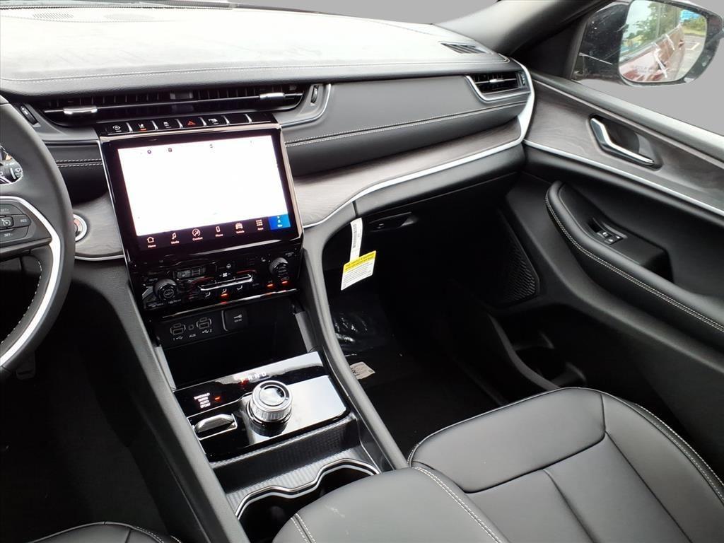 new 2025 Jeep Grand Cherokee car, priced at $42,309