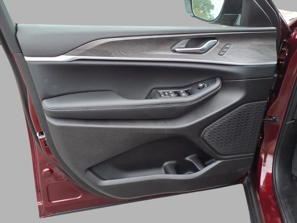 new 2025 Jeep Grand Cherokee car, priced at $42,309